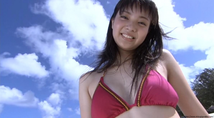 Yua Shinkawa Swimsuit Gravure Running on the beach in bikini 041