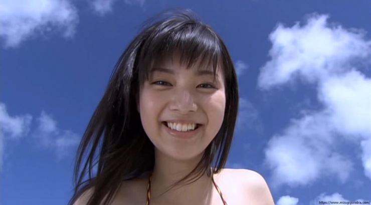Yua Shinkawa Swimsuit Gravure Running on the beach in bikini 047