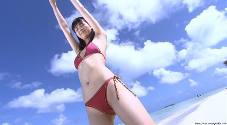 Yua Shinkawa Swimsuit Gravure Running on the beach in bikini 045