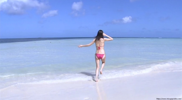 Yua Shinkawa Swimsuit Gravure Running on the beach in bikini 048