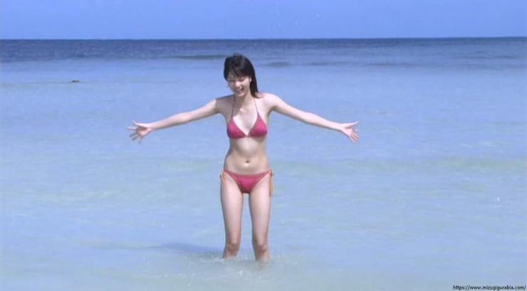 Yua Shinkawa Swimsuit Gravure Running on the beach in bikini 050