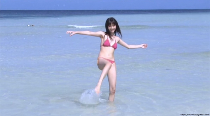 Yua Shinkawa Swimsuit Gravure Running on the beach in bikini 055
