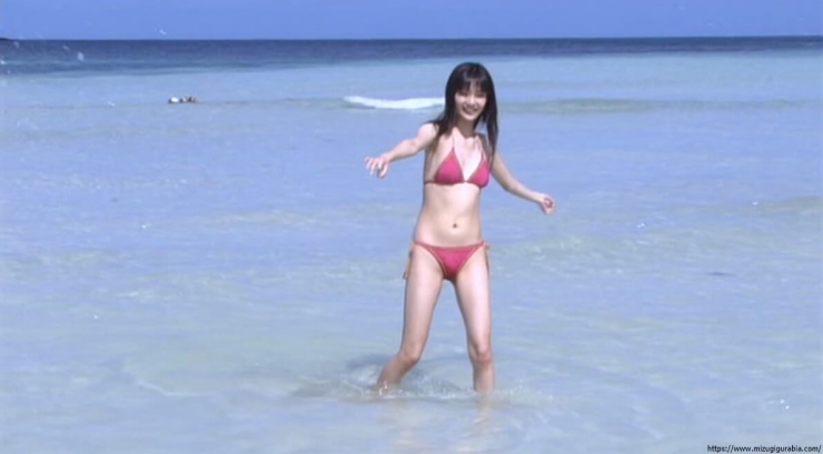 Yua Shinkawa Swimsuit Gravure Running on the beach in bikini 054