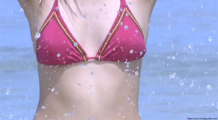 Yua Shinkawa Swimsuit Gravure Running on the beach in bikini 053