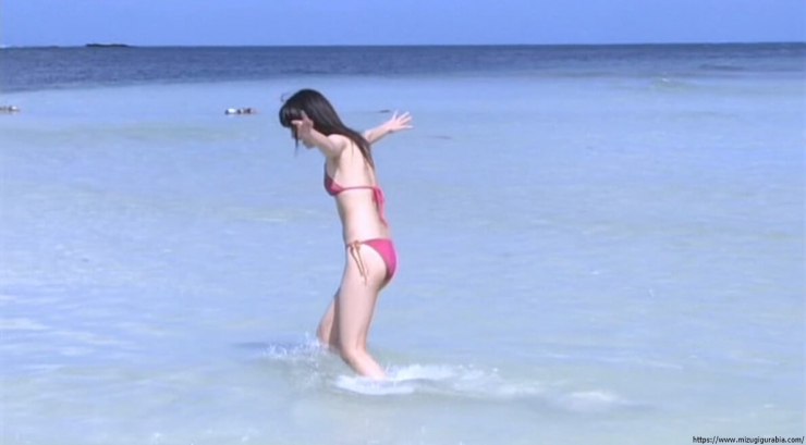 Yua Shinkawa Swimsuit Gravure Running on the beach in bikini 065