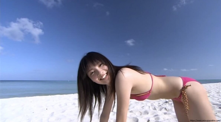 Yua Shinkawa Swimsuit Gravure Running on the beach in bikini 070