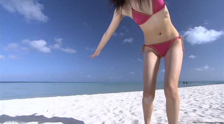 Yua Shinkawa Swimsuit Gravure Running on the beach in bikini 074