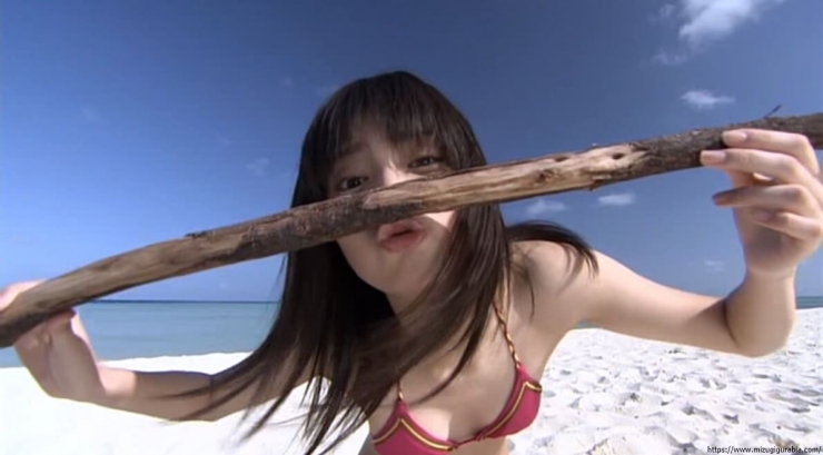 Yua Shinkawa Swimsuit Gravure Running on the beach in bikini 081