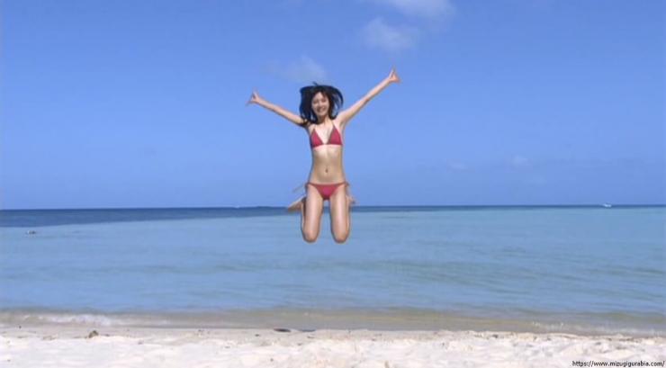 Yua Shinkawa Swimsuit Gravure Running on the beach in bikini 088
