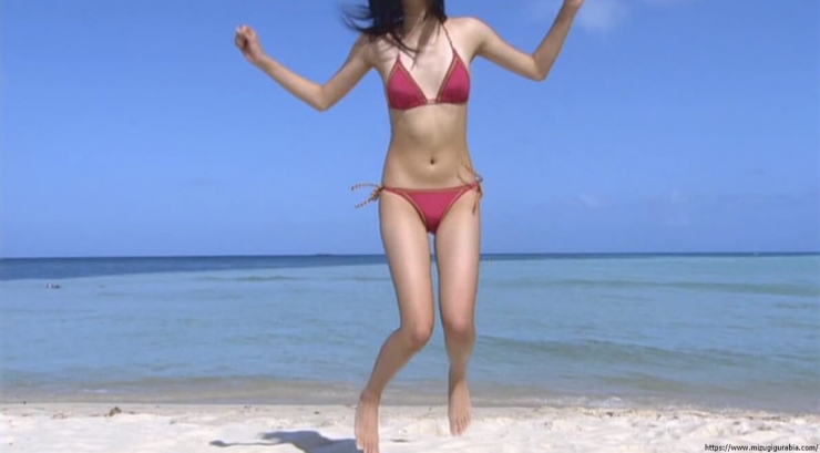 Yua Shinkawa Swimsuit Gravure Running on the beach in bikini 090
