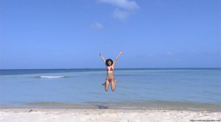 Yua Shinkawa Swimsuit Gravure Running on the beach in bikini 087