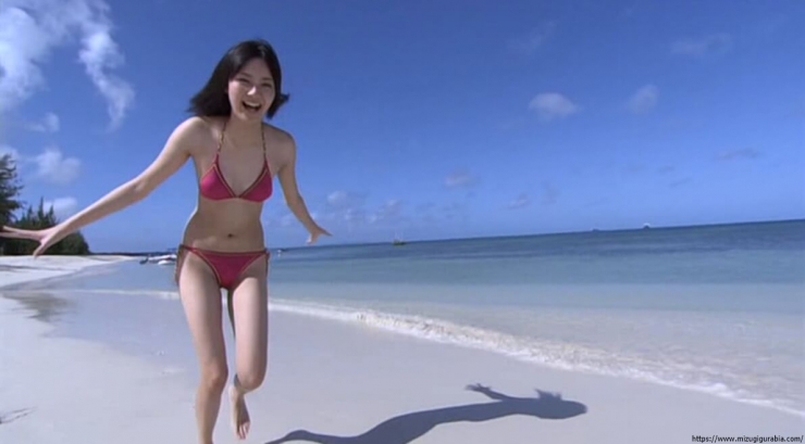 Yua Shinkawa Swimsuit Gravure Running on the beach in bikini 094