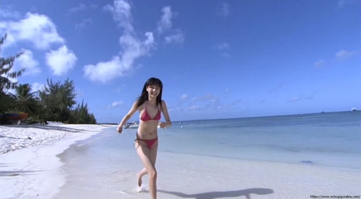 Yua Shinkawa Swimsuit Gravure Running on the beach in bikini 098