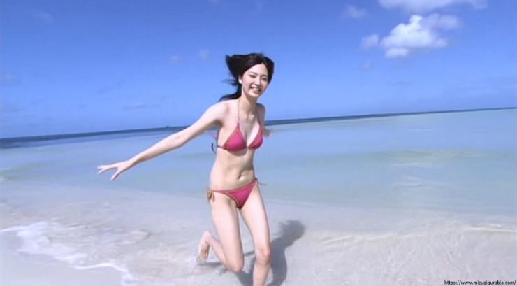 Yua Shinkawa Swimsuit Gravure Running on the beach in bikini 104