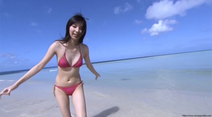 Yua Shinkawa Swimsuit Gravure Running on the beach in bikini 110