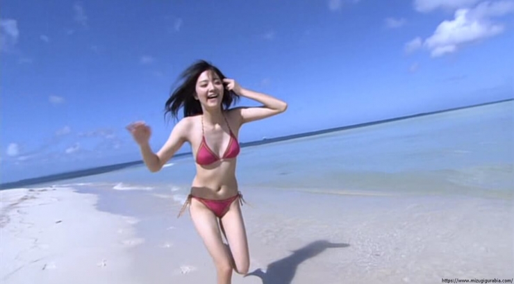 Yua Shinkawa Swimsuit Gravure Running on the beach in bikini 111