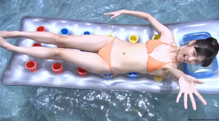 Yua Shinkawa Pool Orange Bikini066