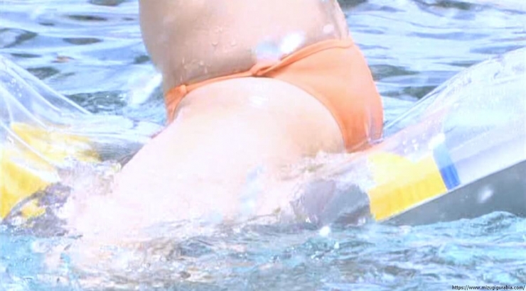 Yua Shinkawa Pool Orange Bikini075