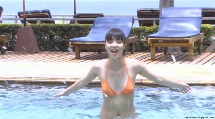 Yua Shinkawa Pool Orange Bikini078