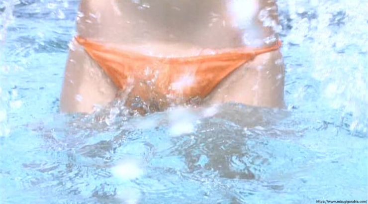 Yua Shinkawa Pool Orange Bikini084