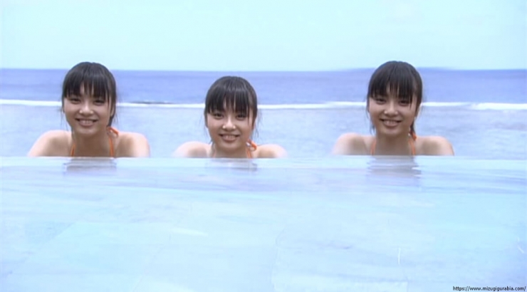 Yua Shinkawa Pool Orange Bikini085