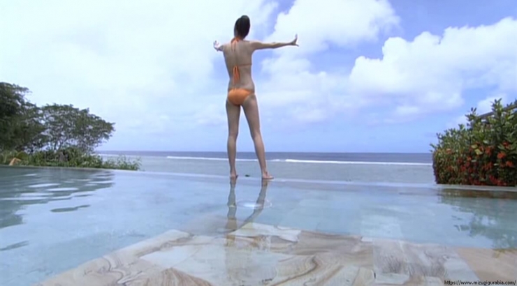 Yua Shinkawa Pool Orange Bikini096