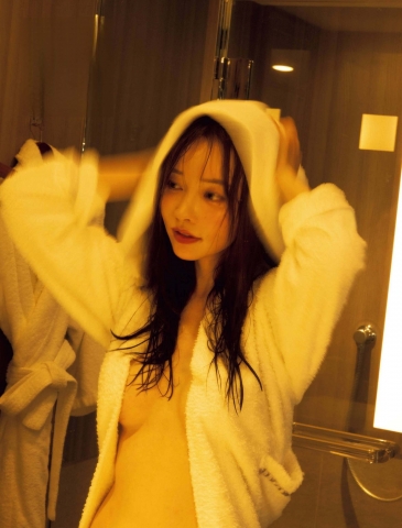 Minami Haruna, the most perverted young lady in Japan who looks good in a swimsuit14