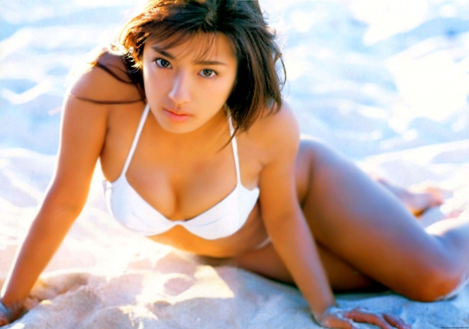 Hiroko Anzai in a vivid swimsuit in her prime00