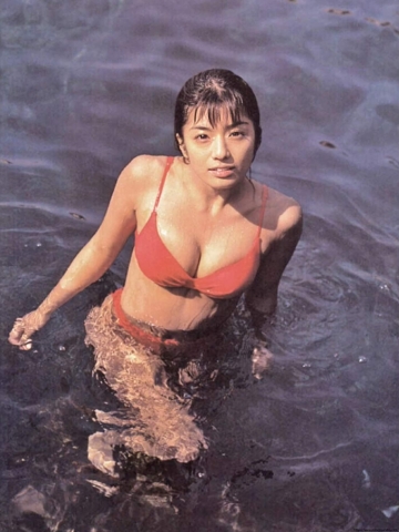 Hiroko Anzai in a vivid swimsuit in her prime20