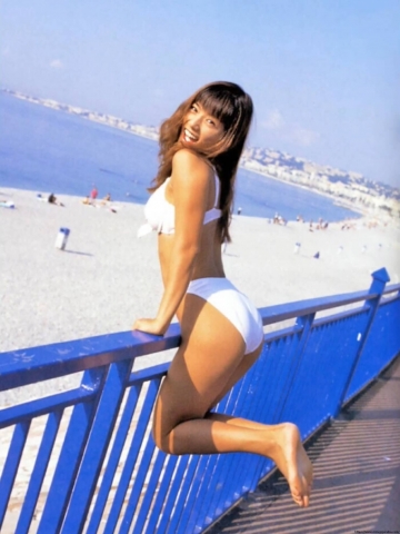 Hiroko Anzai in a vivid swimsuit in her prime23
