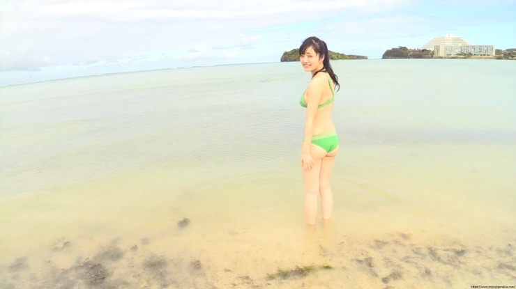 Sakakura Ando Beach Green Bikini083