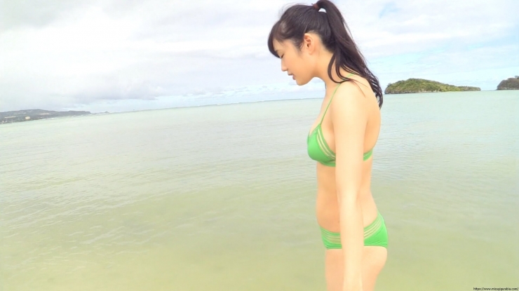 Sakakura Ando Beach Green Bikini094