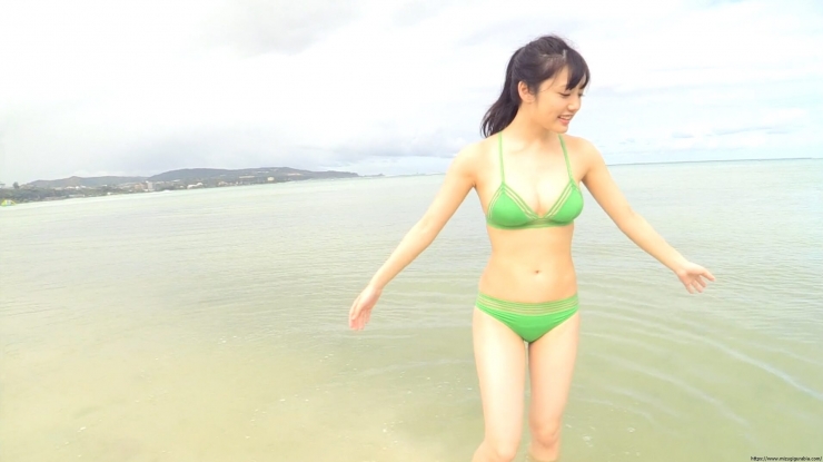 Sakakura Ando Beach Green Bikini097