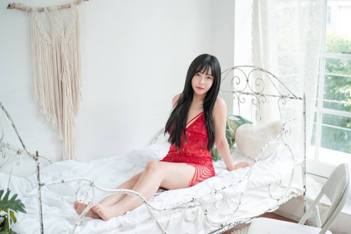 Red negligee Korean beauty00