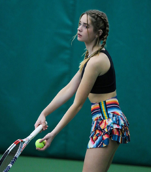 【画像】ロシア人の女テニスプレイヤー、エロすぎてコートに立っただけでゲームセットｗｗｗ