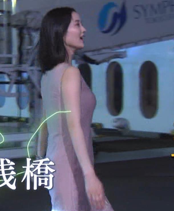出口亜梨沙　テレビでのセクシードレスキャプ・エロ画像１０