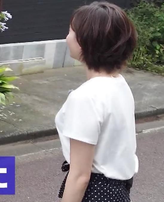 田中瞳アナ　Tシャツ横乳キャプ・エロ画像１１