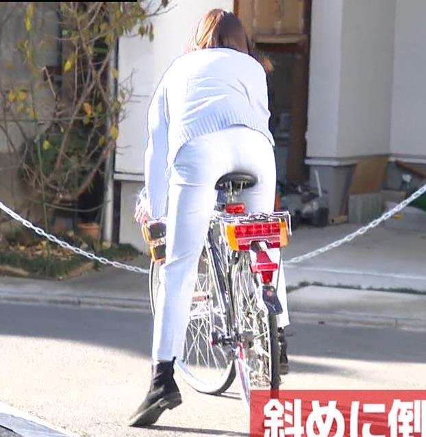 田中瞳アナ　ピチピチなパンツスタイルで自転車に乗るお尻キャプ・エロ画像７