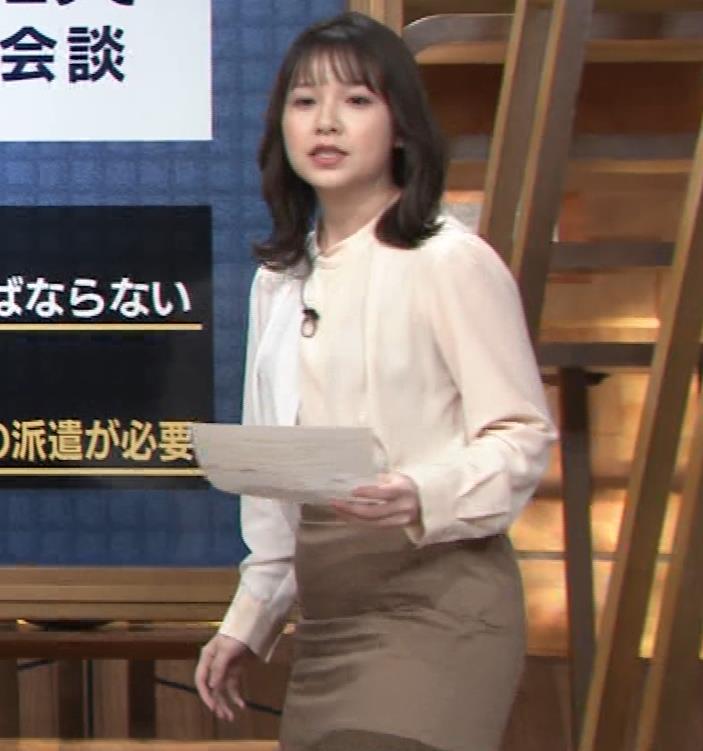渡辺瑠海アナ　タイトなスカートキャプ・エロ画像３